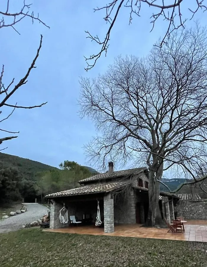 Alpehytte El Vilarot. La Casa De Piedra En La Naturaleza. Girona Spanien