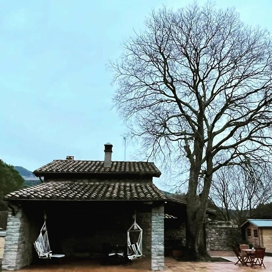 Chalet El Vilarot. La Casa De Piedra En La Naturaleza. Girona