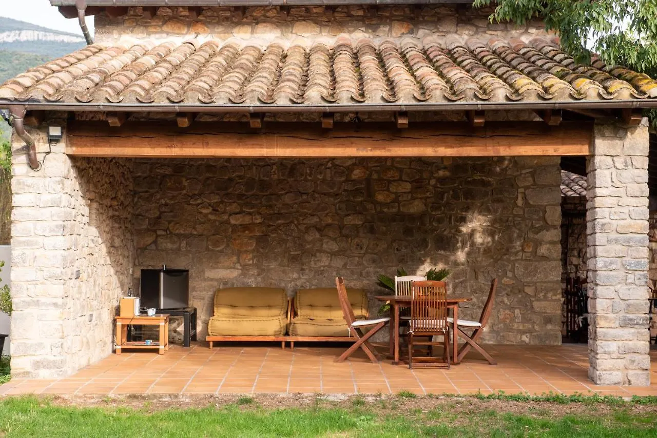 El Vilarot. La Casa De Piedra En La Naturaleza. Girona